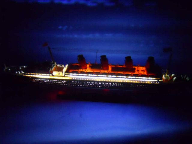RMS Lusitania Limited Model Cruise Ship with LED Lights 30
