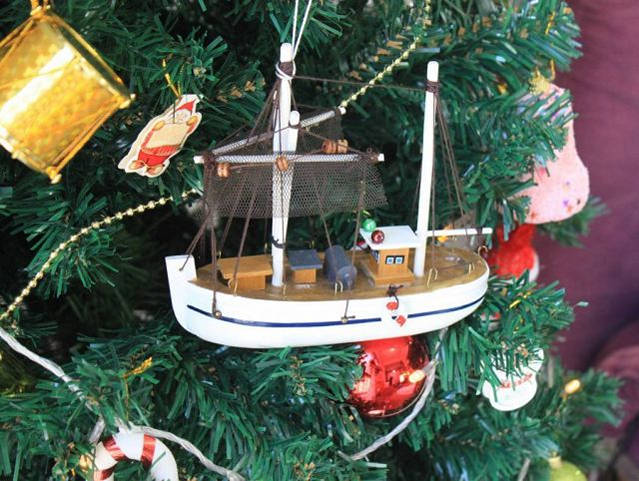 Wooden Fishing R Us Model Fishing Boat Christmas Tree Ornament
